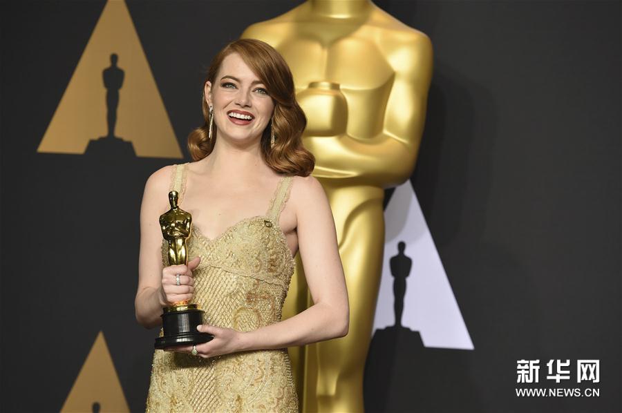 組圖:第89屆奧斯卡頒獎禮 獲獎眾星手捧小金人