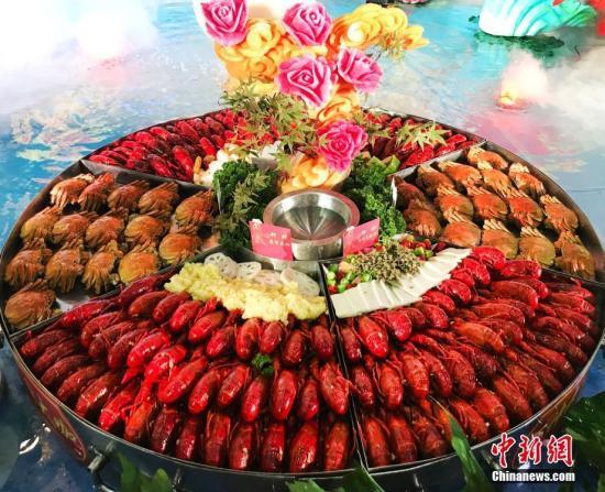 小龍蝦橫行德國柏林 政府鼓勵吃貨們大快朵頤！